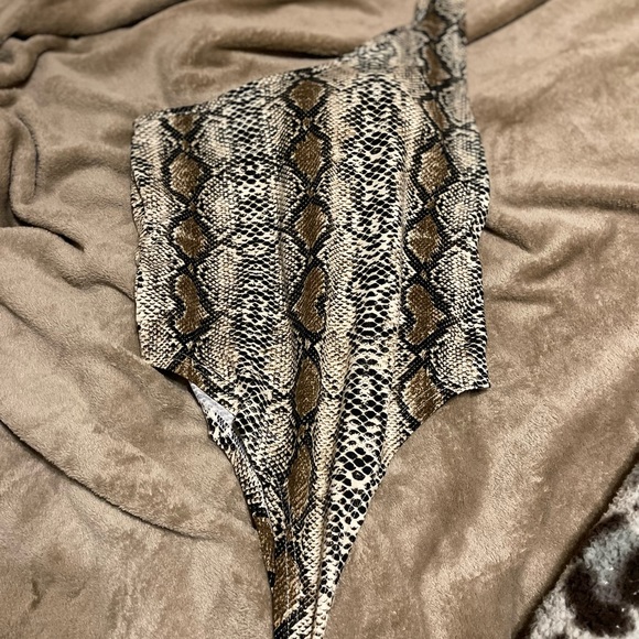 One piece - Picture 3 of 3